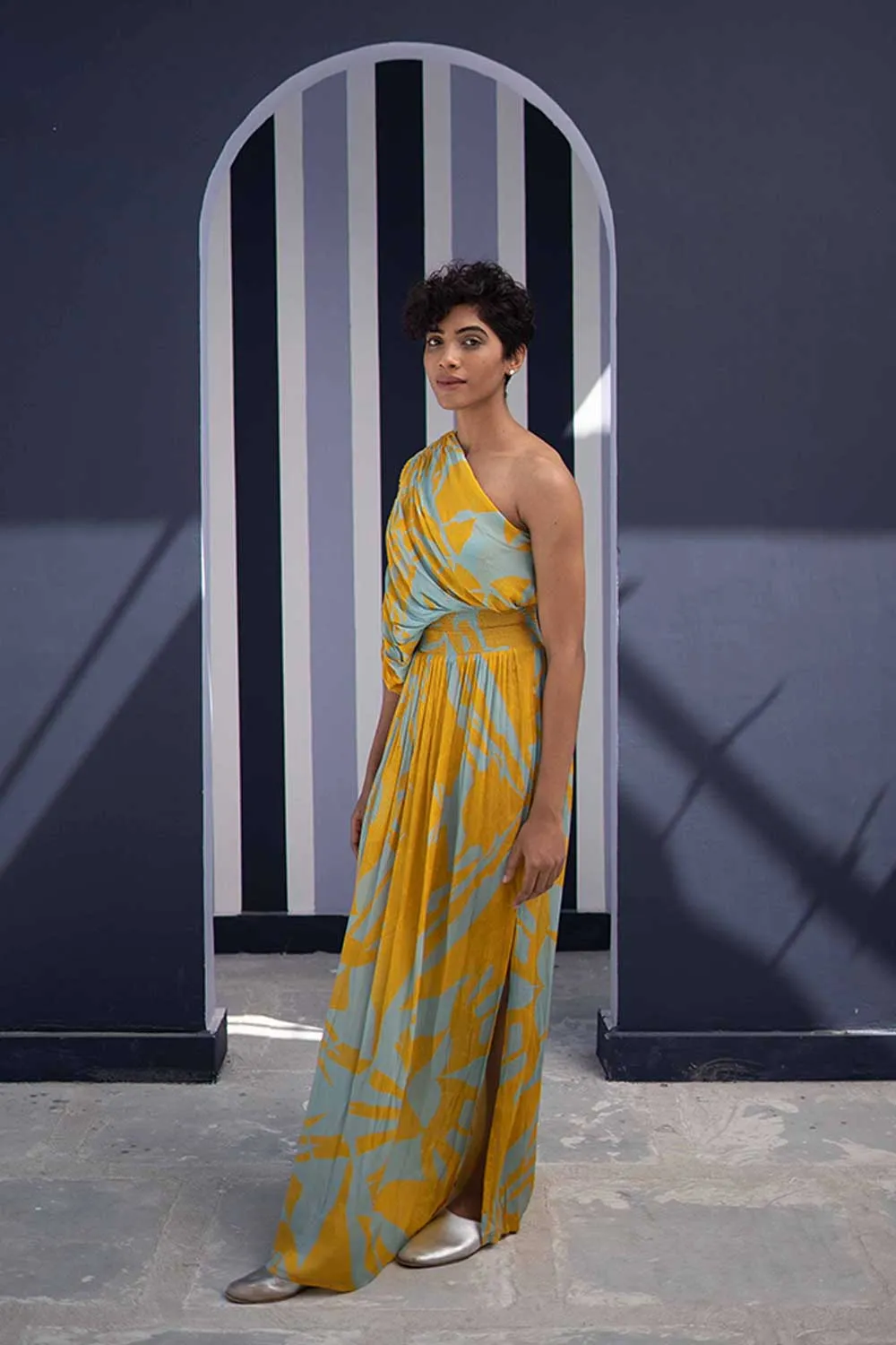YAM   I  L'illa TSUBA BLUE DRESS 1

(DRESS) CREPE YELLOW & BLUE YAMBILLIE46