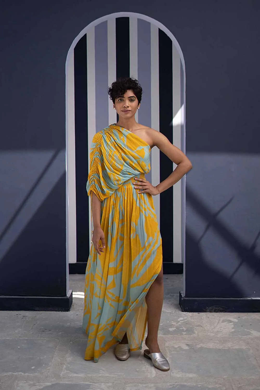 YAM   I  L'illa TSUBA BLUE DRESS 1

(DRESS) CREPE YELLOW & BLUE YAMBILLIE46