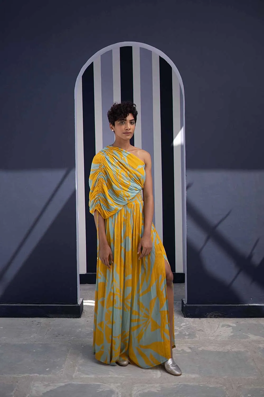 YAM   I  L'illa TSUBA BLUE DRESS 1

(DRESS) CREPE YELLOW & BLUE YAMBILLIE46